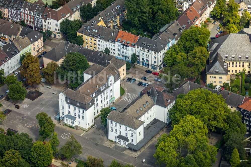 Essen von oben - Schulgelände und Gebäudekomplex der Berliner Schule in Essen im Bundesland Nordrhein-Westfalen - NRW, Deutschland