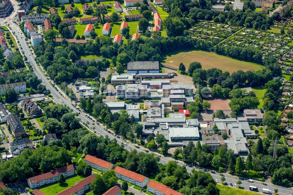 Essen von oben - Schulgelände und Gebäudekomplex des Bischöflichen Schulzentrums am Stoppenberg in Essen im Bundesland Nordrhein-Westfalen