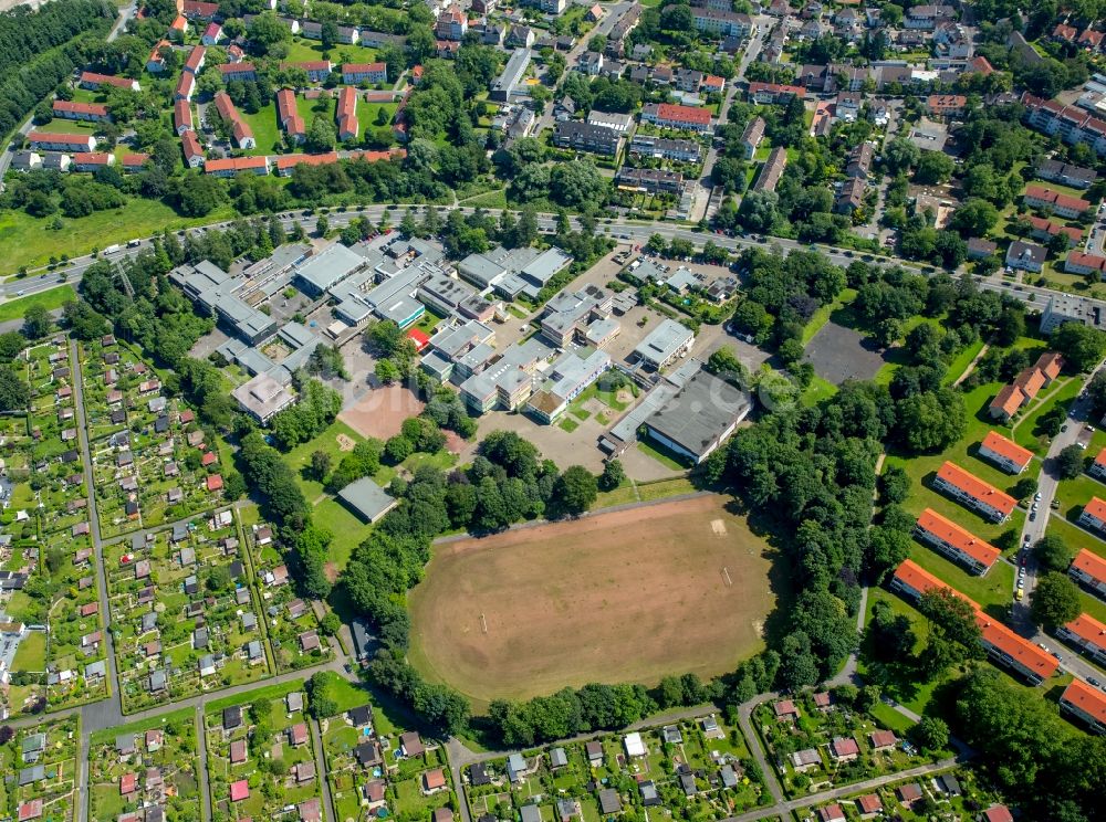 Luftaufnahme Essen - Schulgelände und Gebäudekomplex des Bischöflichen Schulzentrums am Stoppenberg in Essen im Bundesland Nordrhein-Westfalen