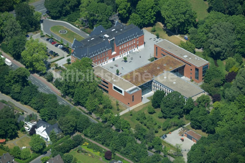 Ahlen aus der Vogelperspektive: Schulgelände und Gebäudekomplex von Gymnasium und Berufskolleg St.Michael in Ahlen im Bundesland Nordrhein-Westfalen