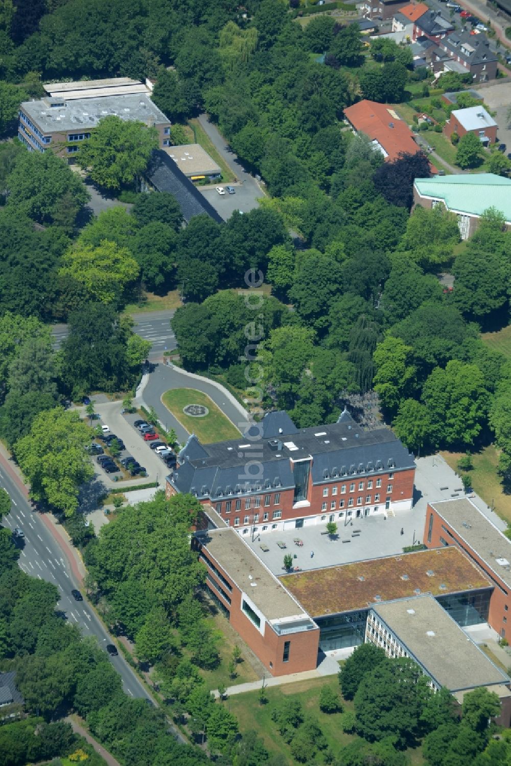 Luftbild Ahlen - Schulgelände und Gebäudekomplex von Gymnasium und Berufskolleg St.Michael in Ahlen im Bundesland Nordrhein-Westfalen