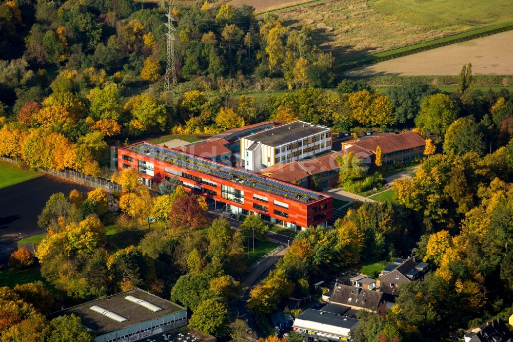 Essen von oben - Schulgelände und Gebäudekomplex des Gymnasium Essen-Überruhr in Überruhr-Holthausen im Bundesland Nordrhein-Westfalen