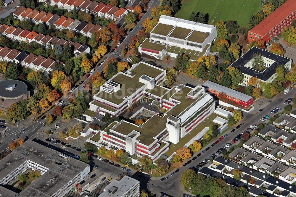 München von oben - Schulgelände und Gebäudekomplex Gymnasium Fürstenried West und Joseph-von-Fraunhofer-Realschule in München im Bundesland Bayern