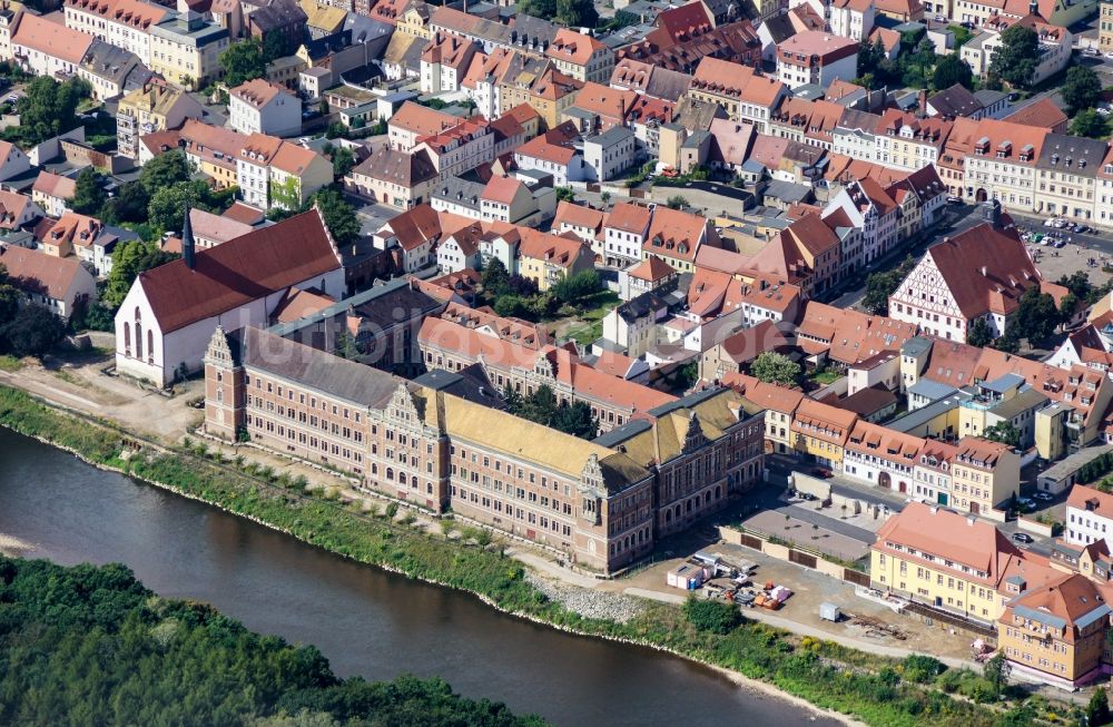 Grimma aus der Vogelperspektive: Schulgelände und Gebäudekomplex der Gymnasiums St. Augustin in Grimma im Bundesland Sachsen