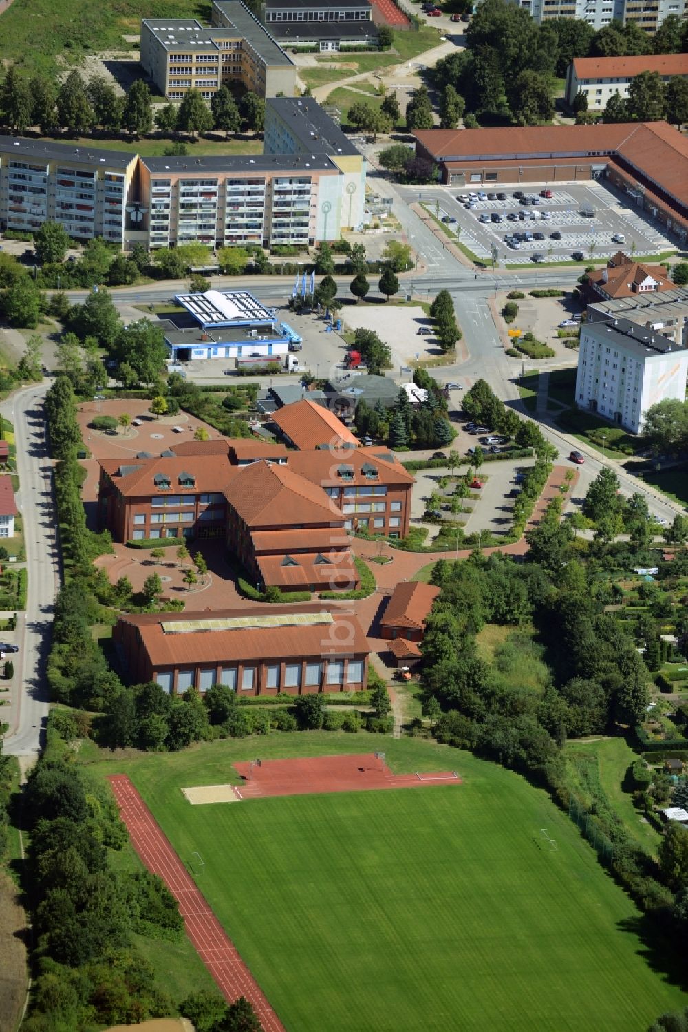 Luftbild Teterow - Schulgelände und Gebäudekomplex der Gymnasiums - Europaschule Teterow in Teterow im Bundesland Mecklenburg-Vorpommern