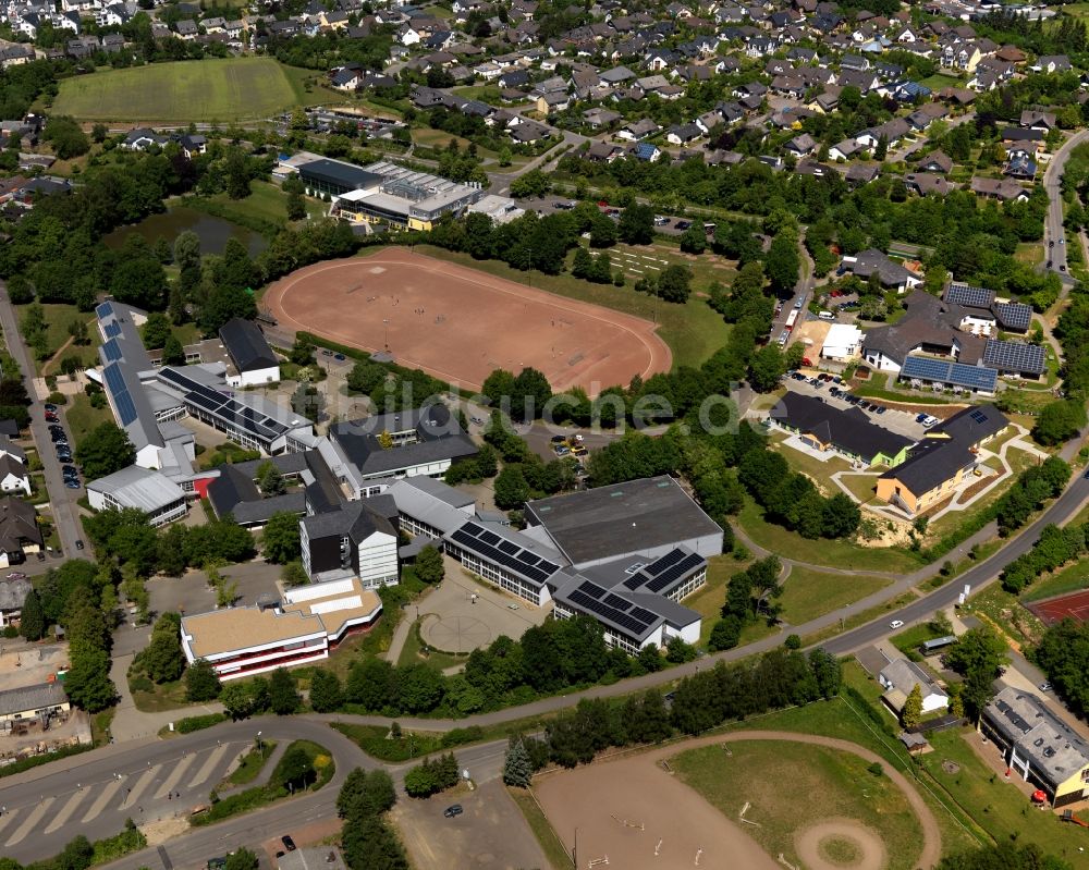 Kastellaun aus der Vogelperspektive: Schulgelände und Gebäudekomplex der IGS Kastellaun in Kastellaun im Bundesland Rheinland-Pfalz