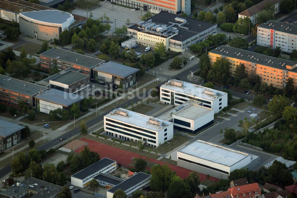 Luftaufnahme Cottbus - Schulgelände und Gebäudekomplex des Max-Steenbeck-Gymnasiums in Cottbus im Bundesland Brandenburg