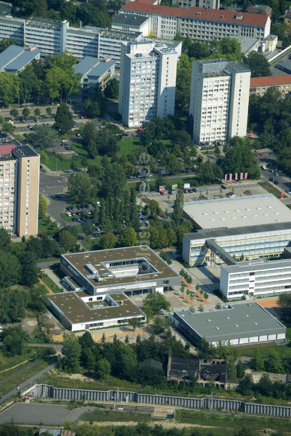 Luftbild Leipzig - Schulgelände und Gebäudekomplex der Pablo-Neruda-Schule und des Anton-Philipp-Reclam- Gymnasiums auf dem Deutsch-Französischen Bildungscampus in Leipzig im Bundesland Sachsen