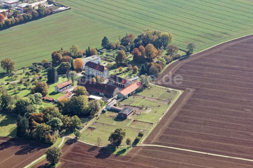 Luftbild München - Schulgelände und Gebäudekomplex der privaten Realschule Gut Warnberg in München Solln im Bundesland Bayern