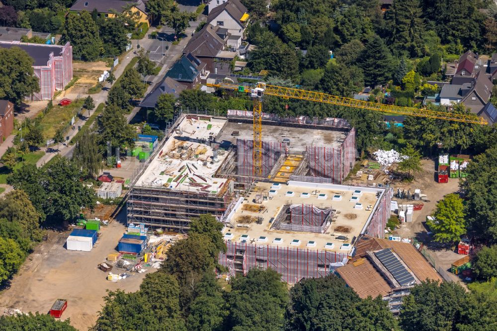 Dinslaken aus der Vogelperspektive: Schulgelände und Gebäudekomplex der Realschule im Gustav-Heinemann-Schulzentrum in Dinslaken im Bundesland Nordrhein-Westfalen - NRW, Deutschland