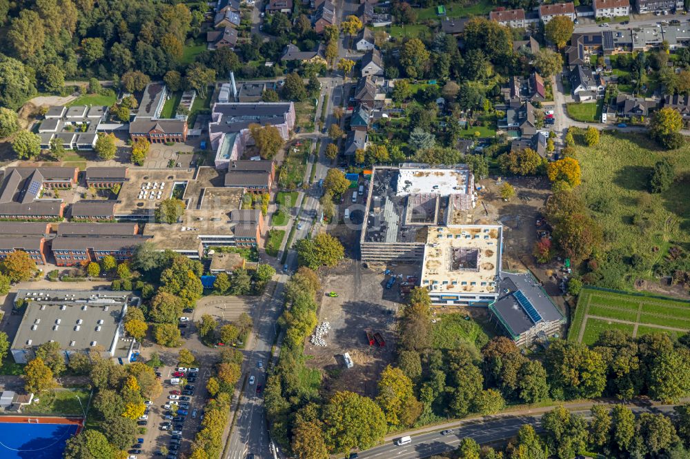 Luftbild Dinslaken - Schulgelände und Gebäudekomplex der Realschule im Gustav-Heinemann-Schulzentrum in Dinslaken im Bundesland Nordrhein-Westfalen - NRW, Deutschland