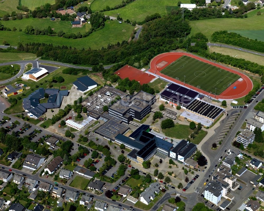 Luftbild Simmern (Hunsrück) - Schulgelände und Gebäudekomplex der Realschule plus Simmern und des Herzog-Johann-Gymnasium in Simmern (Hunsrück) im Bundesland Rheinland-Pfalz