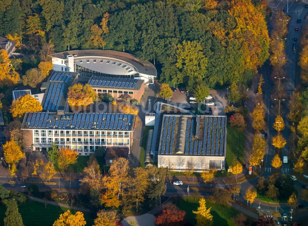 Gladbeck von oben - Schulgelände und Gebäudekomplex des Riesener Gymnasiums an der Schützenstraße in Gladbeck im Bundesland Nordrhein-Westfalen