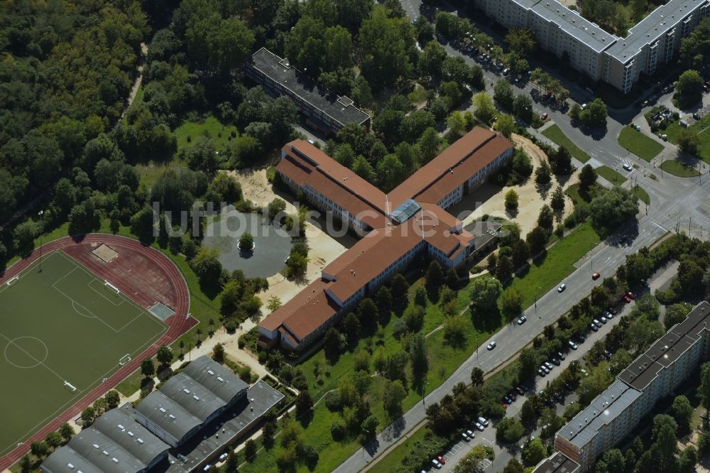 Berlin von oben - Schulgelände und Gebäudekomplex der Rudolf-Virchow-Oberschule in Berlin