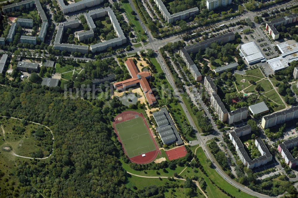 Berlin aus der Vogelperspektive: Schulgelände und Gebäudekomplex der Rudolf-Virchow-Oberschule in Berlin