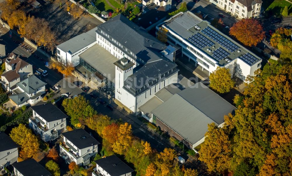 Luftbild Neheim - Schulgelände und Gebäudekomplex des Sankt Ursula Gymnasiums an der Engelbertstraße in Neheim im Bundesland Nordrhein-Westfalen