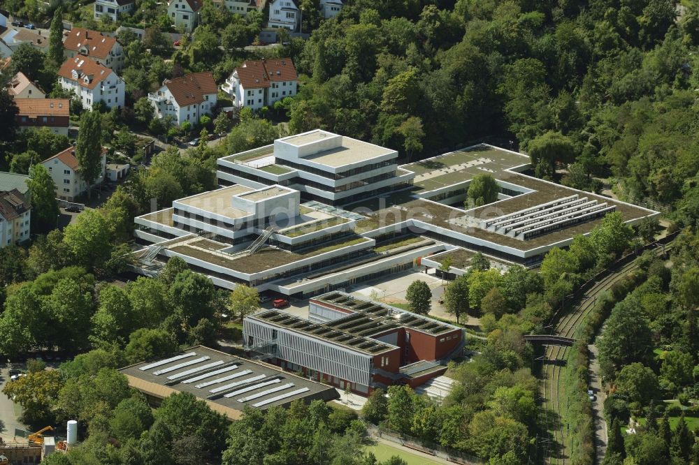 Stuttgart von oben - Schulgelände und Gebäudekomplex des Schulzentrums an der Heilbronner Straße in Stuttgart im Bundesland Baden-Württemberg