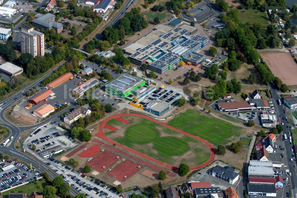 Luftaufnahme Lohr am Main - Schulgelände und Gebäudekomplex des Zweckverband Schul- und Sportzentrum Lohr a. Main im Ortsteil Sendelbach in Lohr am Main im Bundesland Bayern, Deutschland