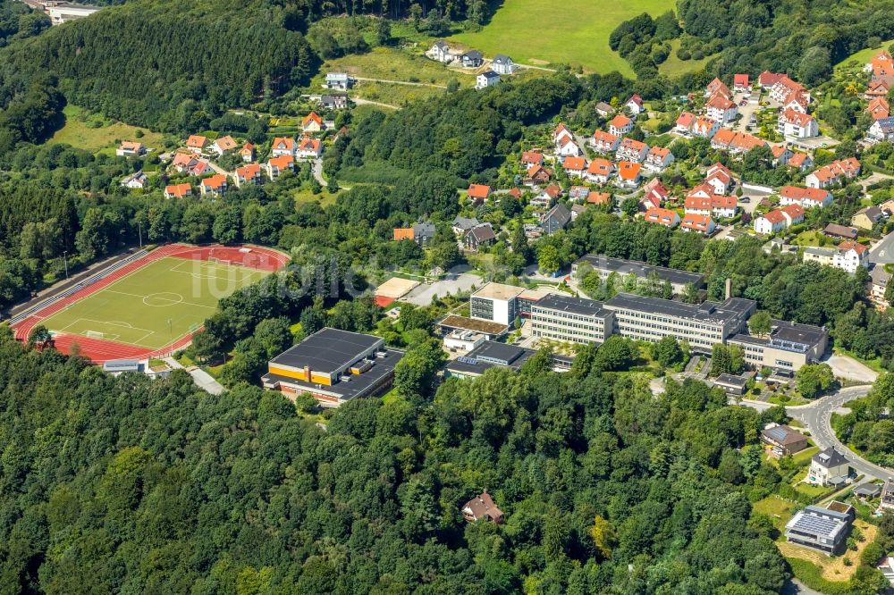 Luftbild Ennepetal - Schulgelände des Reichenbach Gymnasium und Sportplatz in Ennepetal im Bundesland Nordrhein-Westfalen