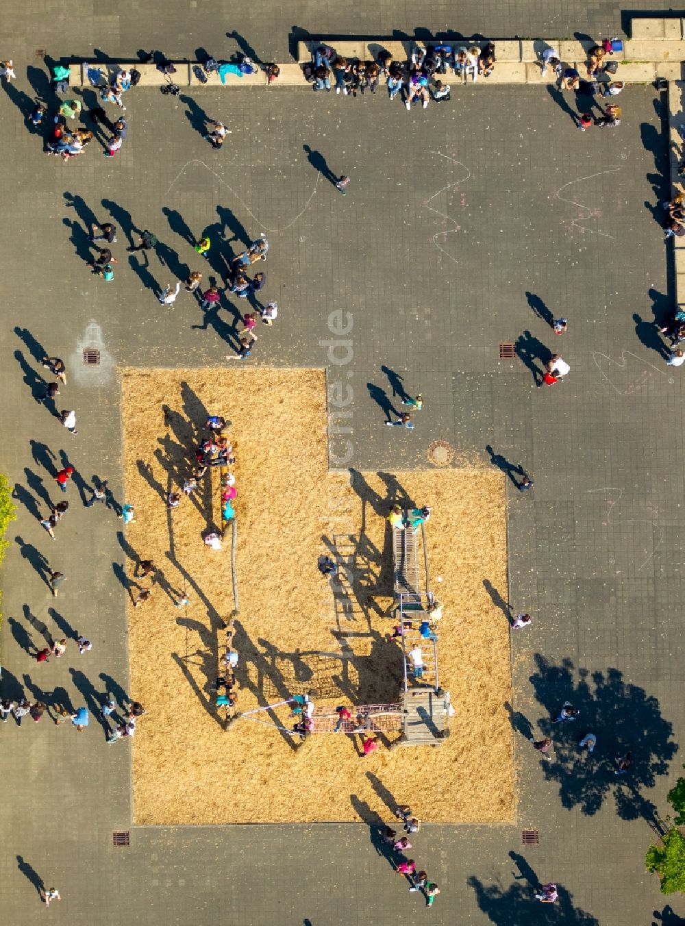 Bünde von oben - Schulgelände und Spielplatz der Gesamtschule Erich-Kästner in Bünde im Bundesland Nordrhein-Westfalen