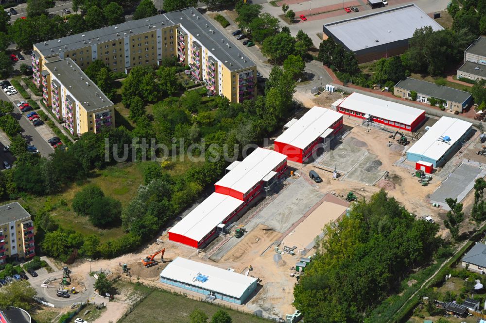 Berlin von oben - Schulgelände mit Sportplatz Filiale Kolibri-Grundschule in Berlin, Deutschland