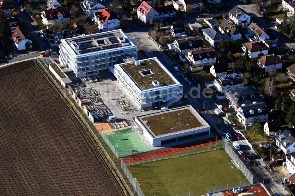 München von oben - Schulgelände mit Sportplatz Grundschule an der Theodor-Fischer-Straße in München im Bundesland Bayern, Deutschland