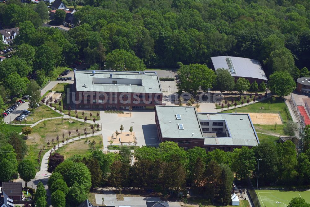 Luftbild Hamburg - Schulgelände mit Sportplatz Irena-Sendler-Schule in Hamburg, Deutschland