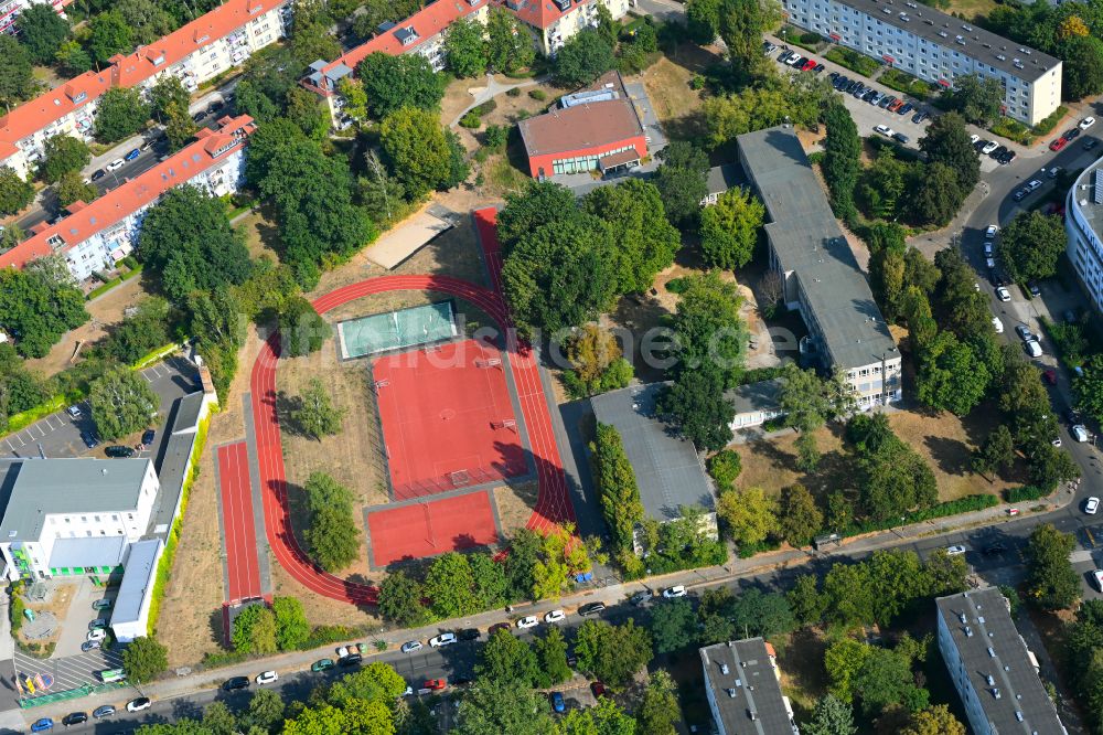 Luftbild Berlin - Schulgelände mit Sportplatz Merian-Oberschule in Berlin, Deutschland