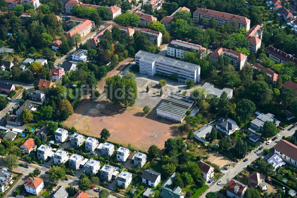 Luftbild Berlin - Schulgelände mit Sportplatz Merian-Oberschule in Berlin, Deutschland