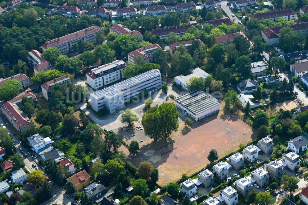 Berlin von oben - Schulgelände mit Sportplatz Merian-Oberschule in Berlin, Deutschland