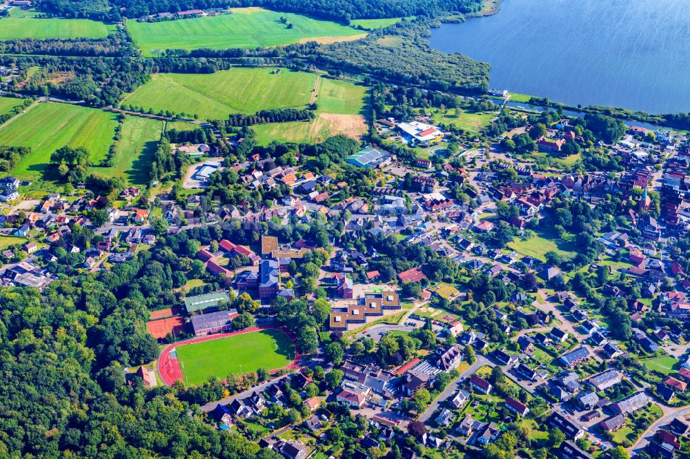 Luftaufnahme Geestland - Schulgelände mit Sportplatz Niedersächsische Internatsgymnasium in Bad Berderkesa im Bundesland Niedersachsen, Deutschland