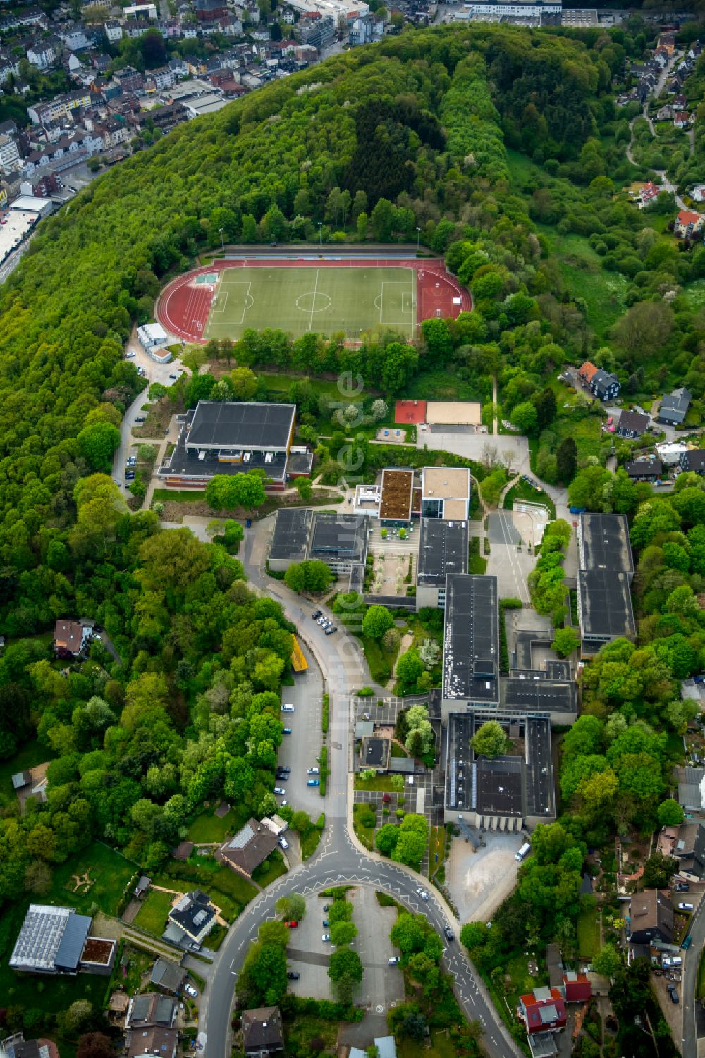 Ennepetal von oben - Schulgelände mit Sportplatz Reichenbach Gymnasium in Ennepetal im Bundesland Nordrhein-Westfalen, Deutschland