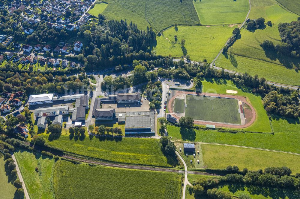 Luftbild Balve - Schulgelände mit Sportplatz Städtische Realschule Balve in Balve im Bundesland Nordrhein-Westfalen, Deutschland