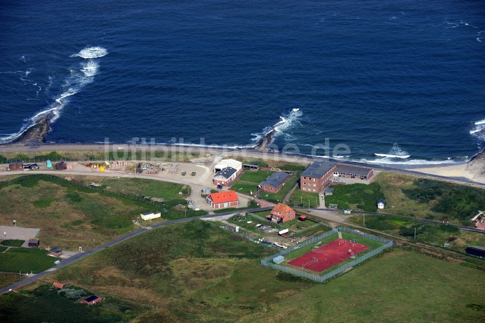 Wangerooge von oben - Schullandheim Haus am Meer mit Sportplatz an der Westküste der Insel Wangerooge im Wattenmeer in der Nordsee im Bundesland Niedersachsen