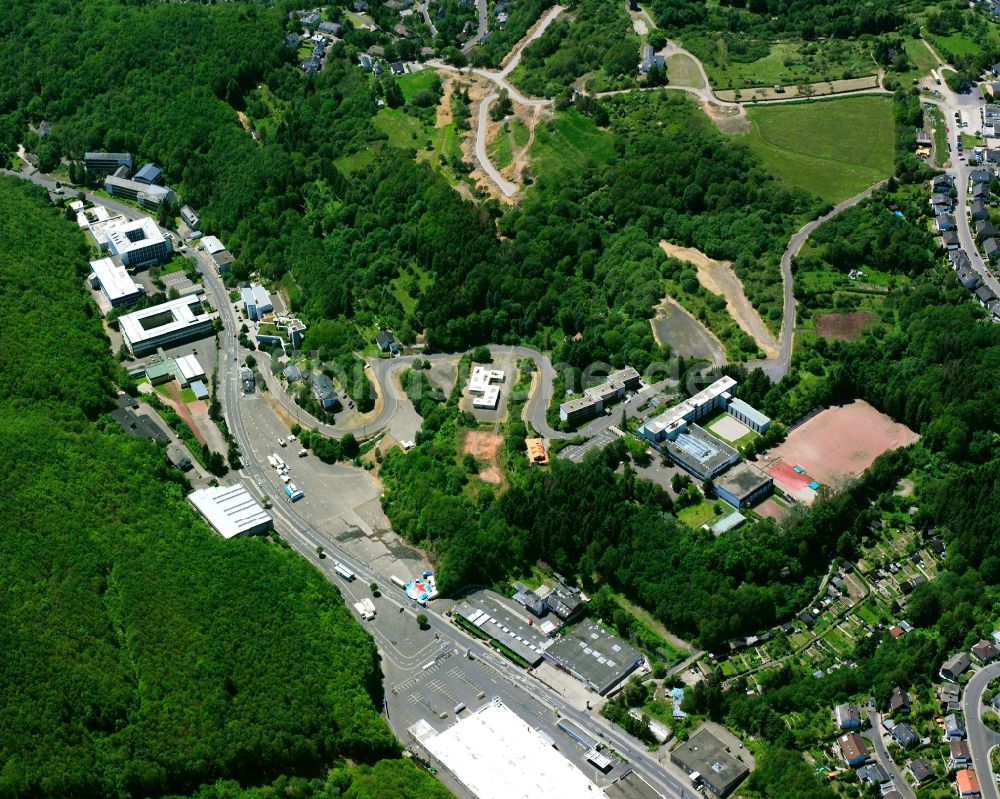 Idar-Oberstein aus der Vogelperspektive: Schulstandort an der Vollmersbachstraße in Idar-Oberstein im Bundesland Rheinland-Pfalz, Deutschland