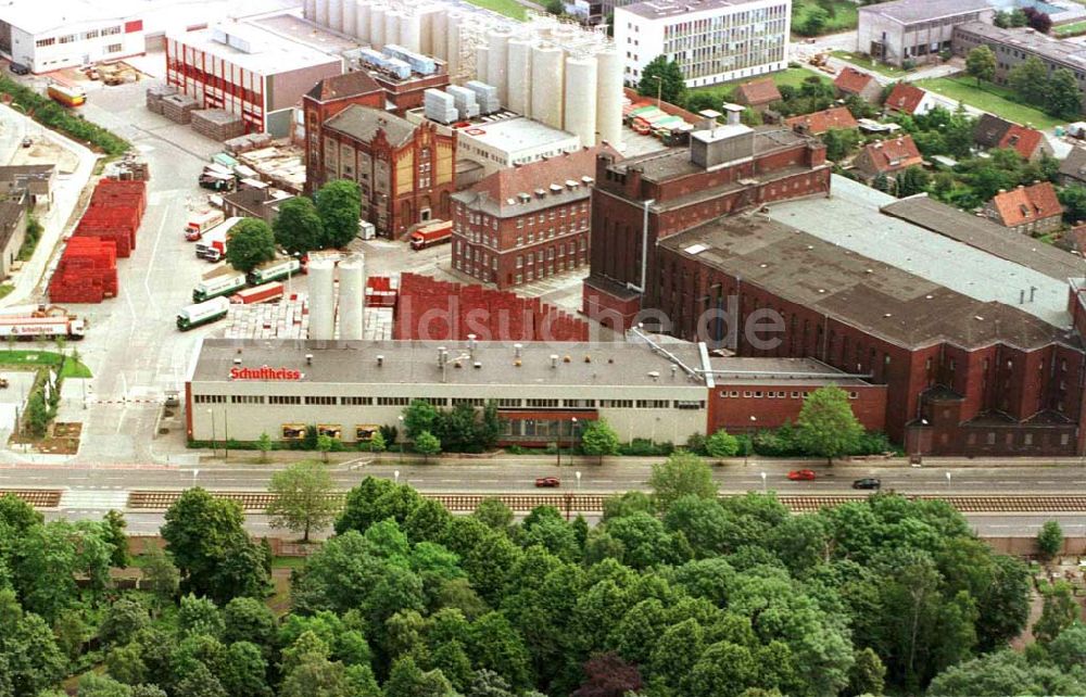 Berlin / Hohenschönhausen aus der Vogelperspektive: Schultheiß-Brauerei Berlin-Weißensee an der Indira-Ghandi Straße 66-69 in 13053 Berlin (Tel.: 96090)