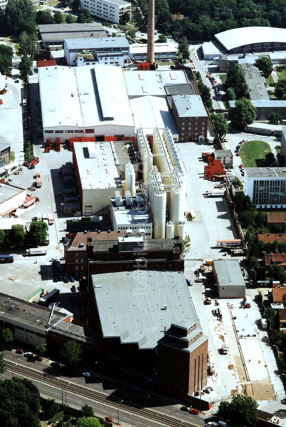 Berlin-Hohenschönhausen aus der Vogelperspektive: Schultheiss-Brauerei in der Indira-Gandhi-Straße 66-69 in 13053 Berlin.