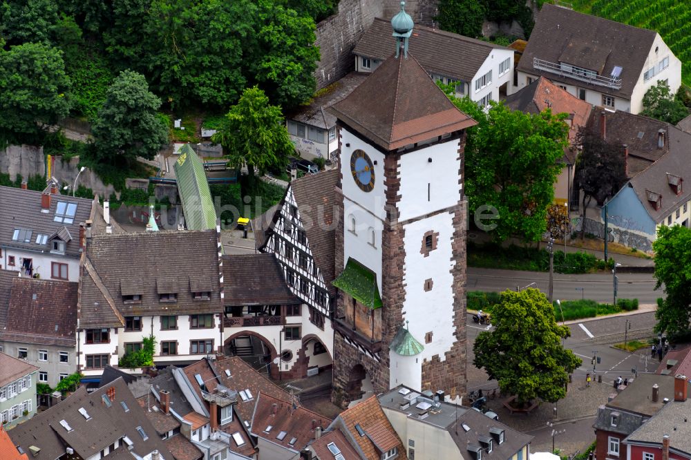 Freiburg im Breisgau aus der Vogelperspektive: Schwabentor, Stadtzentrum und Altstadt mit Münster im Innenstadtbereich in Freiburg im Breisgau im Bundesland Baden-Württemberg, Deutschland