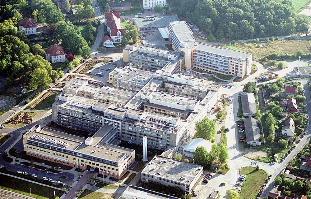 Luftaufnahme Schwerin / Mecklenburg Vorpommern - Schwerin / Mecklenburg Vorpommern Blick auf das Gelände des Klinikums Medizinisches Zentrum Schwerin im Norden der Stadt in Mecklenburg Vorpommern Adresse: Auskunft des Klinikums Wismarsche Str