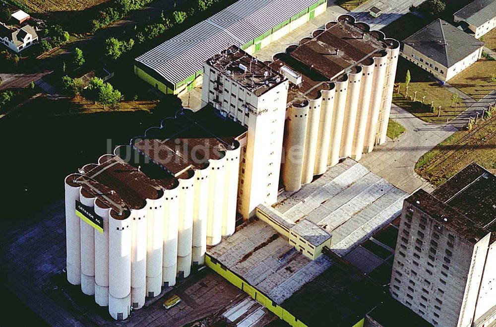 Luftbild Schwerin / Mecklenburg Vorpommern - Schwerin / Mecklenburg Vorpommern Blick auf die Siloanlagen der Getreide AG in Schwerin / Mecklenburg Vorpommern 06