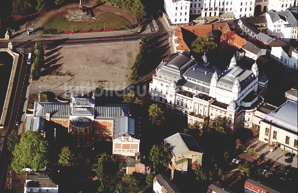 Luftaufnahme Schwerin / Mecklenburg Vorpommern - Schwerin / Mecklenburg Vorpommern Blick auf das staatliche Museum neben dem Mecklenburgischen Staatstheater an der Werder Straße vor dem Hafen der Weißen Flotte 06