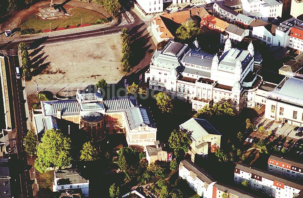 Schwerin / Mecklenburg Vorpommern von oben - Schwerin / Mecklenburg Vorpommern Blick auf das staatliche Museum neben dem Mecklenburgischen Staatstheater an der Werder Straße vor dem Hafen der Weißen Flotte 06