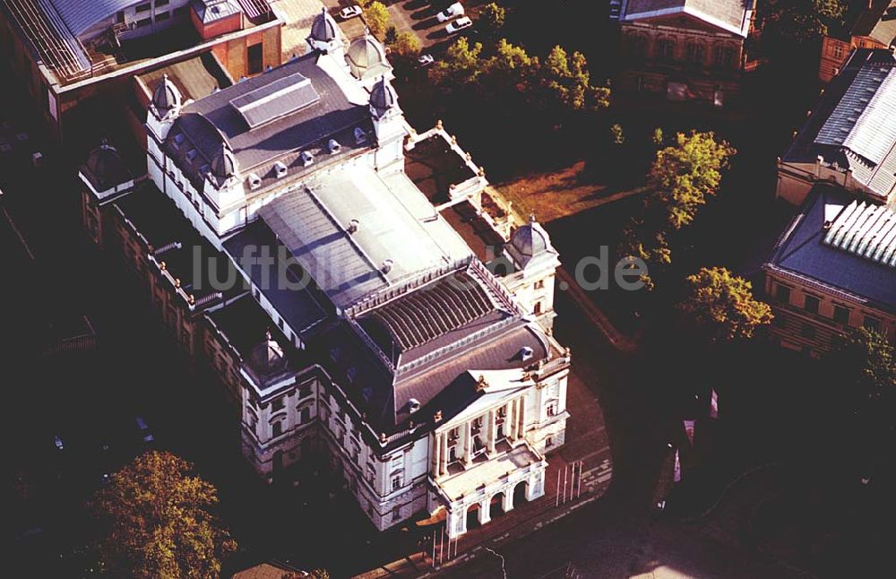 Luftbild Schwerin / Mecklenburg Vorpommern - Schwerin / Mecklenburg Vorpommern Blick auf das staatliche Museum neben dem Mecklenburgischen Staatstheater an der Werder Straße vor dem Hafen der Weißen Flotte 06