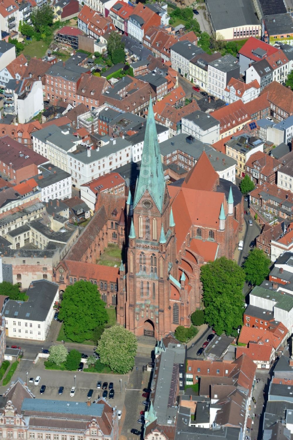 Luftbild Schwerin - Schweriner Dom St Marien und St Johannis in der Altstadt von Schwerin in Mecklenburg-Vorpommern