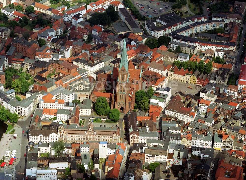 Schwerin von oben - Schweriner Dom in Mecklenburg-Vorpommern