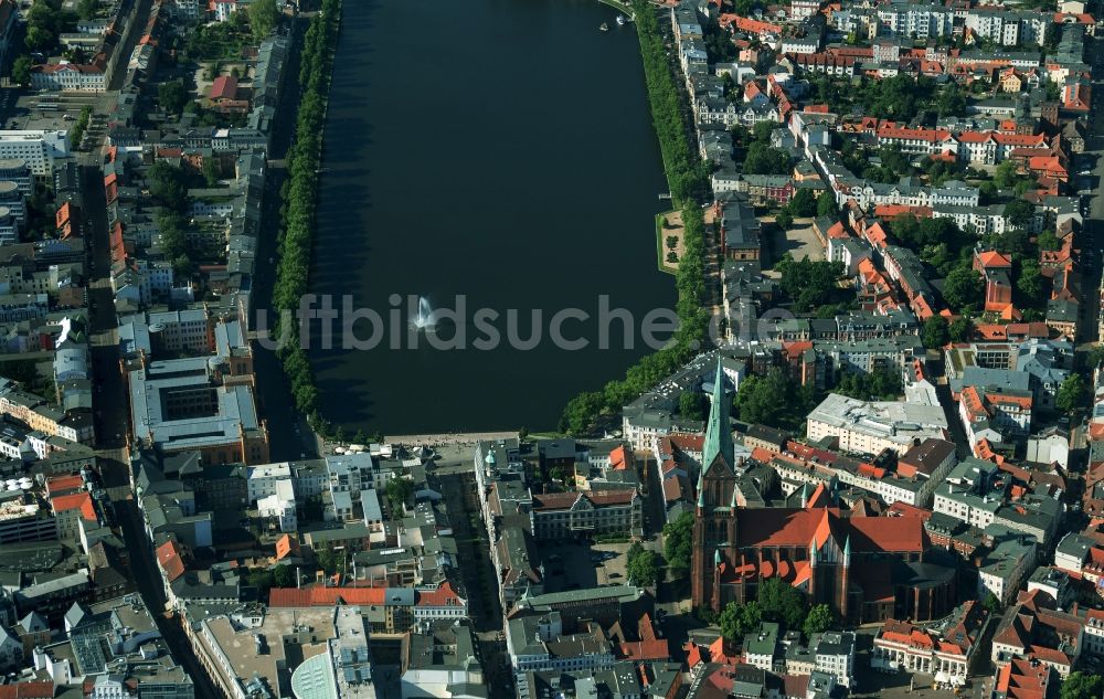 Luftaufnahme Schwerin - Schweriner Dom im Bundesland Mecklenburg-Vorpommern