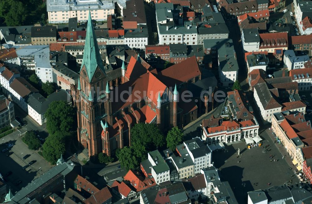 Schwerin aus der Vogelperspektive: Schweriner Dom im Bundesland Mecklenburg-Vorpommern