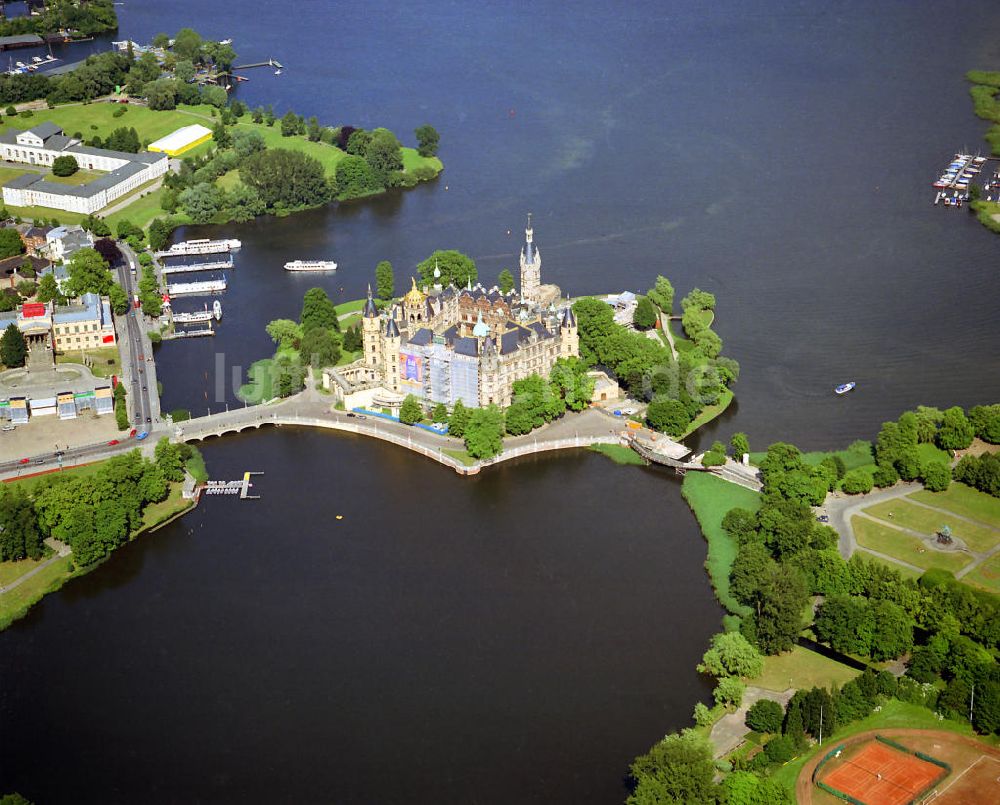 Schwerin aus der Vogelperspektive: Schweriner Landtag / Schloß Schwerin und Schlossinsel