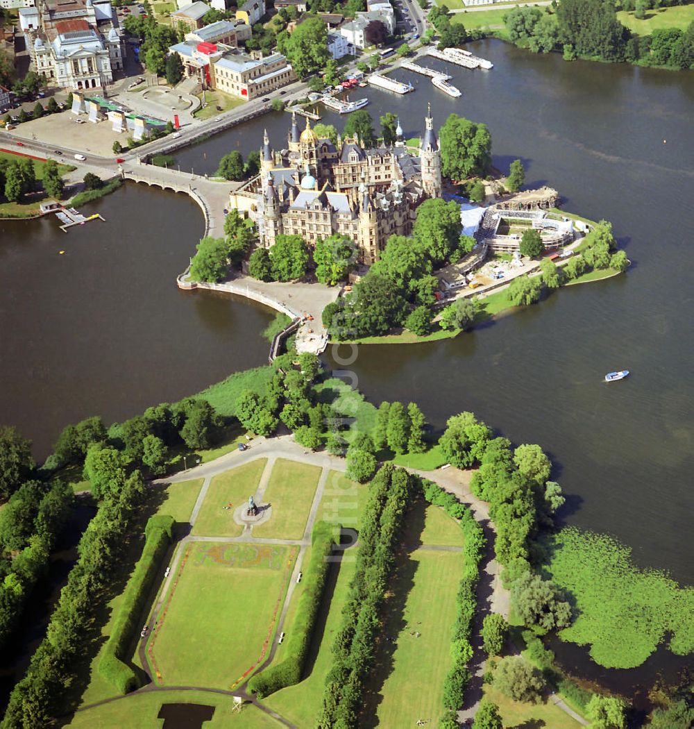 Luftbild Schwerin - Schweriner Landtag / Schloß Schwerin und Schlossinsel