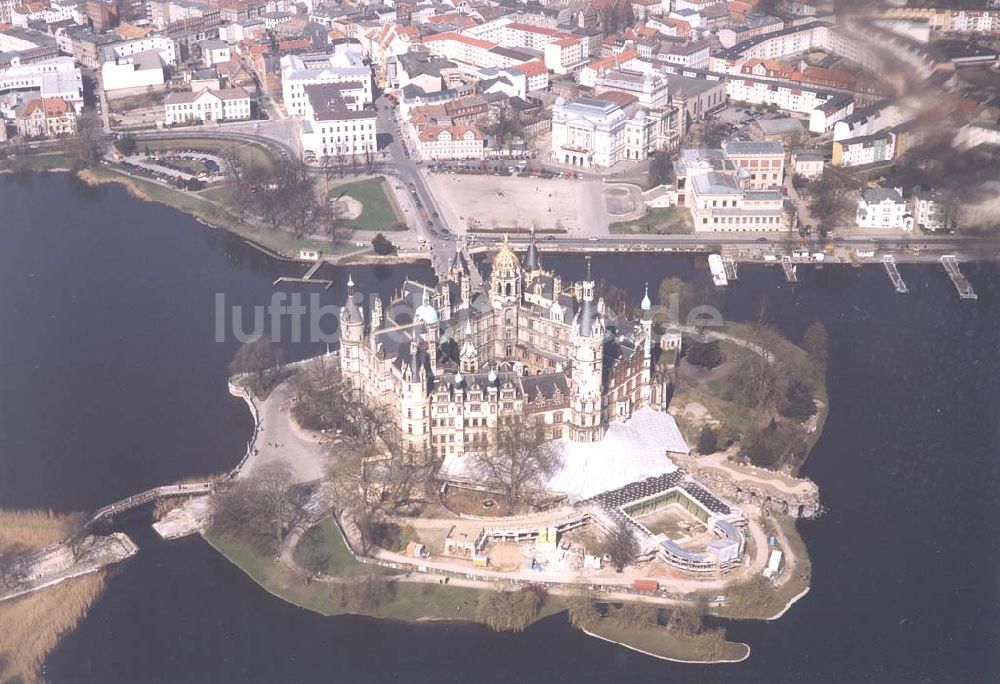 Schwerin / MV von oben - Schweriner Schloß.